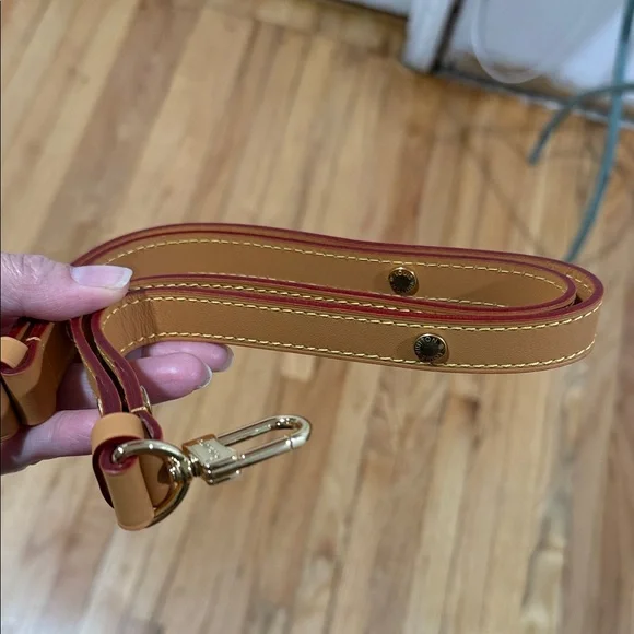 Louis Vuitton TanLeather Strap with Gold Clips Shoulder Bags
